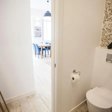 Cosy Tiles House Apartment